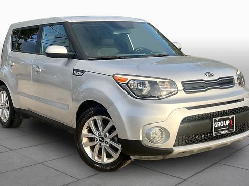 Used 2017 Kia Soul + FWD image 3