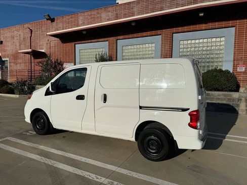 Used 2019 Nissan NV200 SV w/ Navigation Package FWD image 3