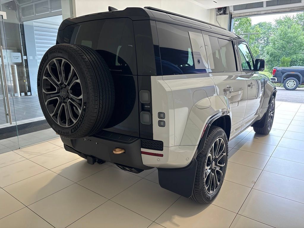 New 2026 Land Rover Defender 110 AWD/4WD image 5