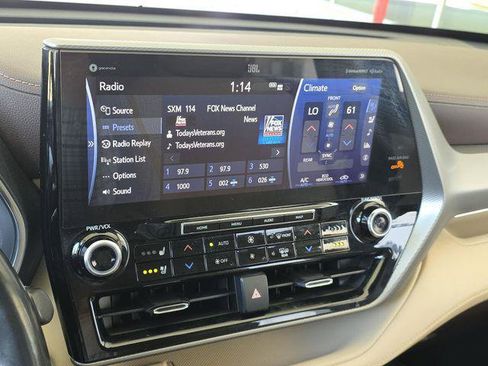 Certified 2021 Toyota Highlander Platinum FWD image 24