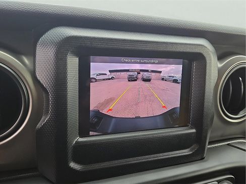 Used 2023 Jeep Gladiator Willys image 19