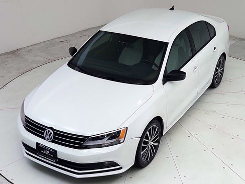 Used 2016 Volkswagen Jetta Sport FWD image 14