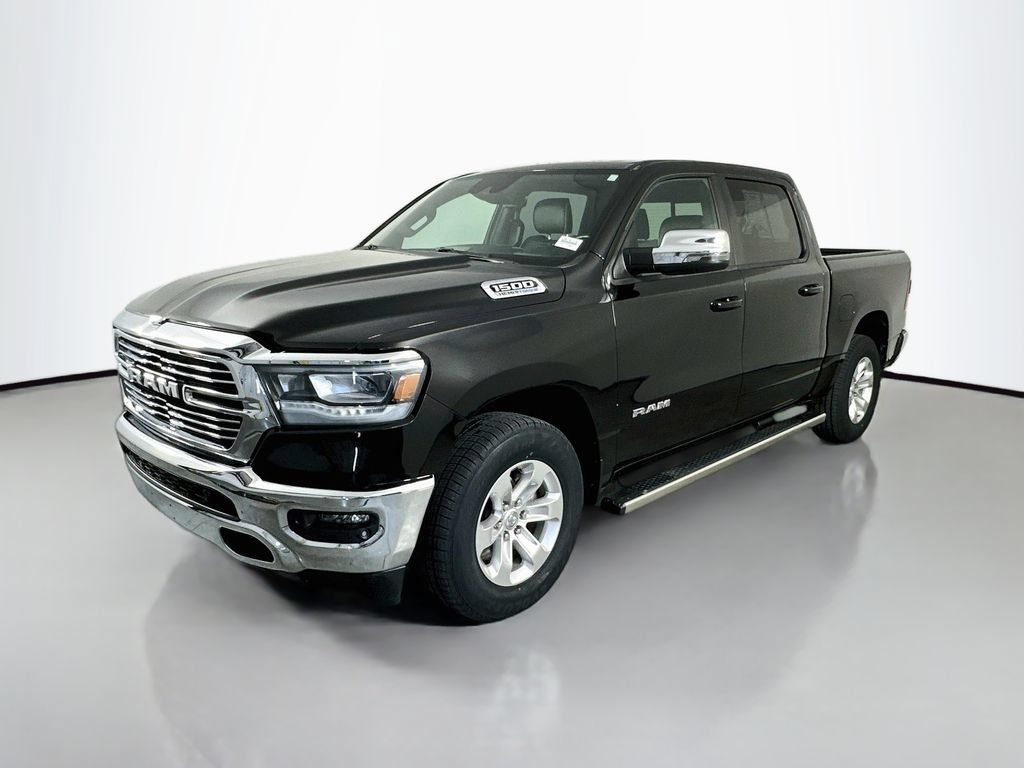 Used 2023 RAM 1500 Laramie AWD/4WD image 3