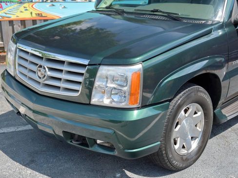 Used 2002 Cadillac Escalade AWD image 4