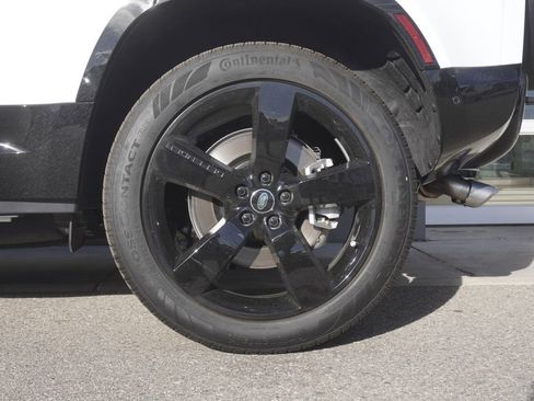 New 2025 Land Rover Defender 110 X-Dynamic SE image 32