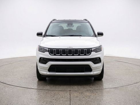 Used 2025 Jeep Compass Limited AWD/4WD image 2