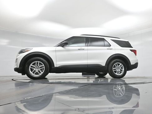 New 2026 Ford Explorer Active RWD image 7