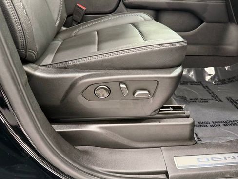 Used 2025 GMC Yukon Denali image 21