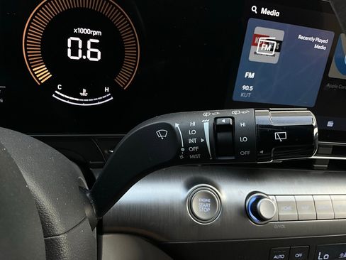 Used 2025 Hyundai Kona SEL image 38