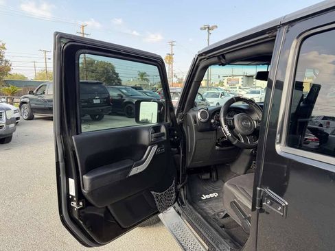 Used 2013 Jeep Wrangler Unlimited Sahara w/ Connectivity Group AWD/4WD image 6