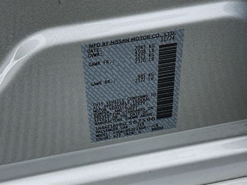 Used 2025 Nissan Leaf S image 12