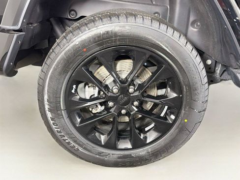 Used 2022 Jeep Wrangler Unlimited Sahara AWD/4WD image 35
