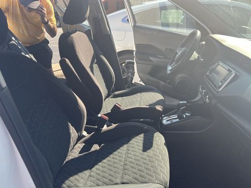 Used 2021 Nissan Kicks S FWD image 12