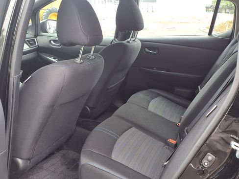 Used 2022 Nissan Leaf SV w/ SV Technology Package FWD image 24