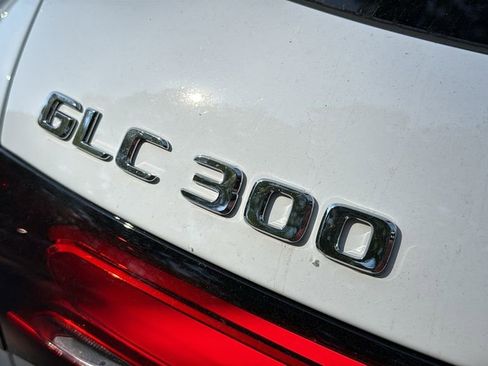 Used 2025 Mercedes-Benz GLC 300 4MATIC image 18