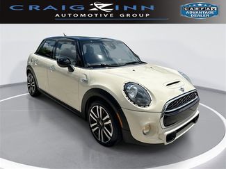 Used 2019 MINI Cooper S image 1
