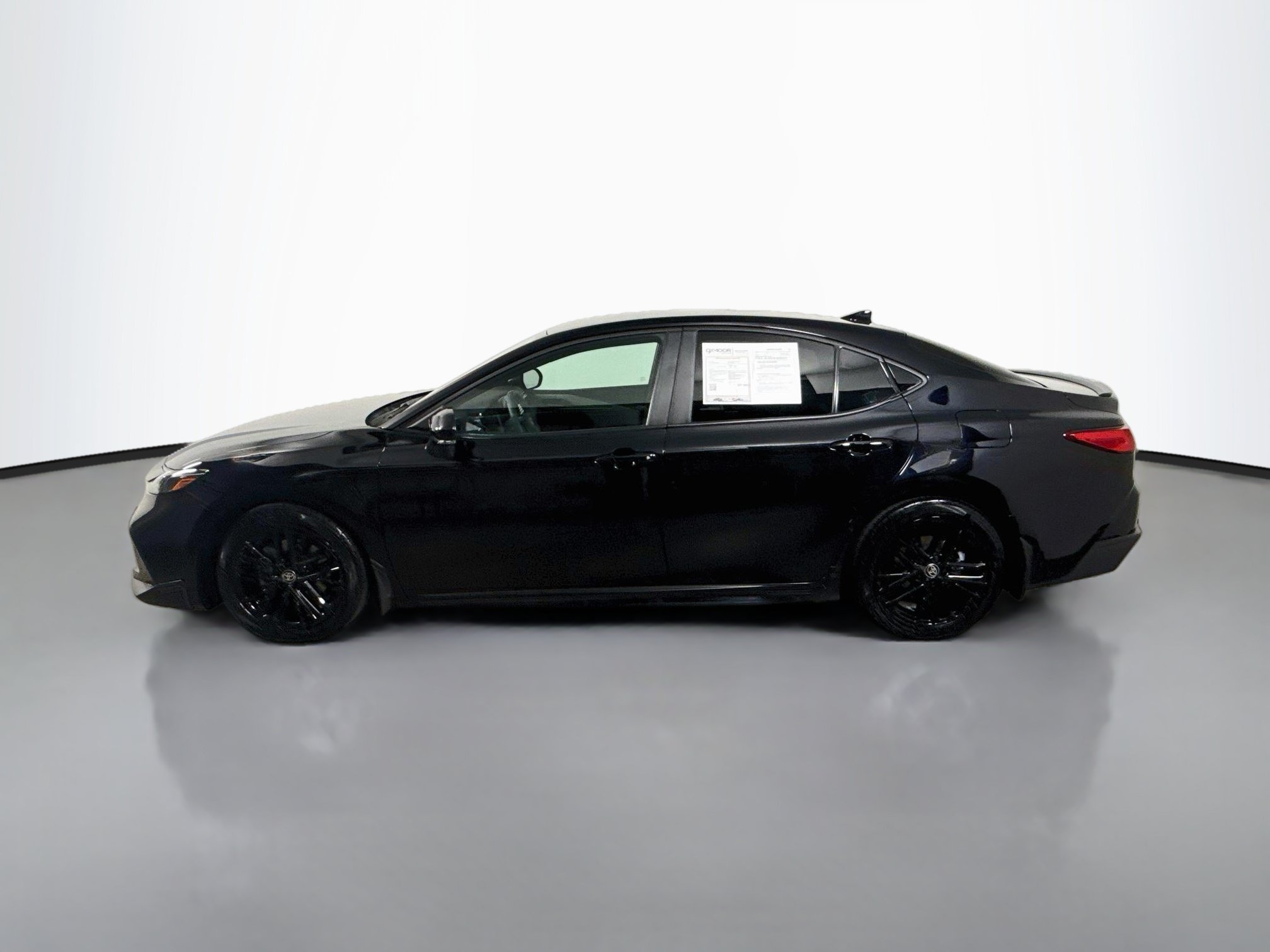 Certified 2025 Toyota Camry SE w/ Convenience Package FWD image 4