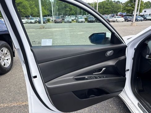 Used 2024 Hyundai Elantra SEL FWD image 14