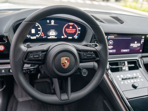 Used 2025 Porsche Panamera 4 image 14