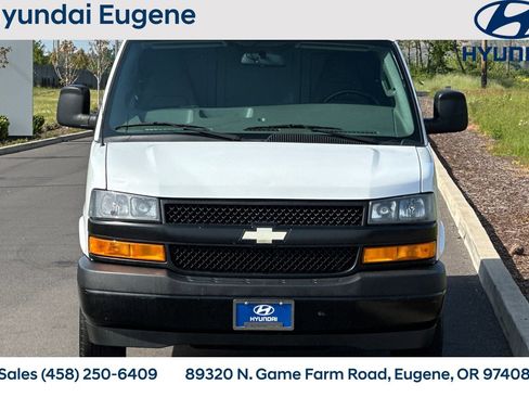 Used 2018 Chevrolet Express 3500 Extended w/ Driver Convenience Package RWD image 10