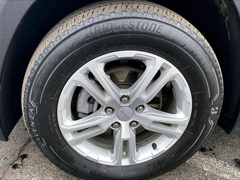 Used 2023 GMC Terrain SLE w/ Driver Convenience Package image 7