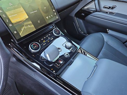 Used 2023 Land Rover Range Rover Sport SE image 20