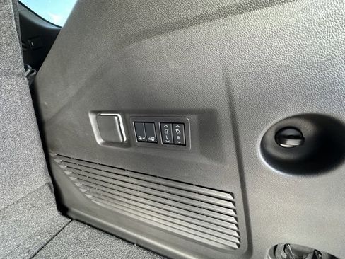 New 2026 GMC Yukon Denali image 7