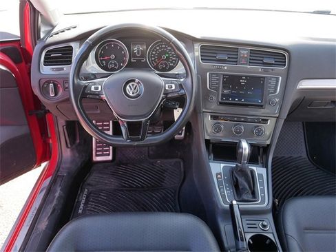 Used 2017 Volkswagen Golf Alltrack S image 21