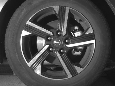Used 2025 Nissan Sentra SV FWD image 13