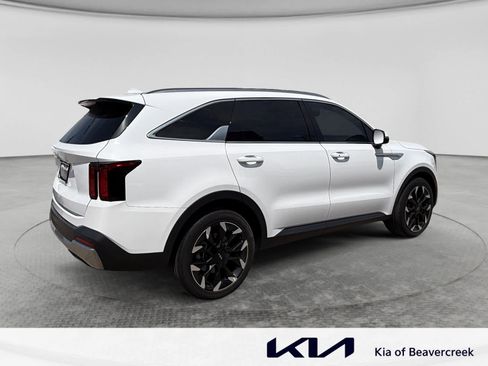 Used 2024 Kia Sorento EX w/ Panoramic Sunroof Package FWD image 5