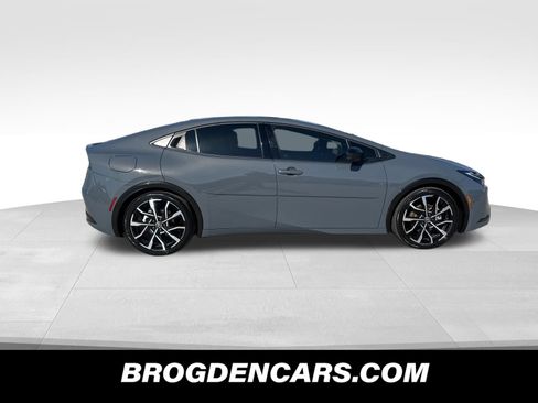 Used 2024 Toyota Prius Prime Premium FWD image 2