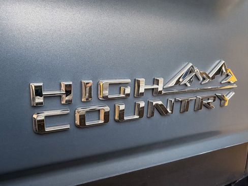 Used 2022 Chevrolet Silverado 2500 High Country w/ Z71 Off-Road Package image 13