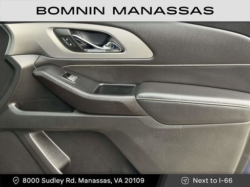 Used 2023 Chevrolet Traverse LT image 8