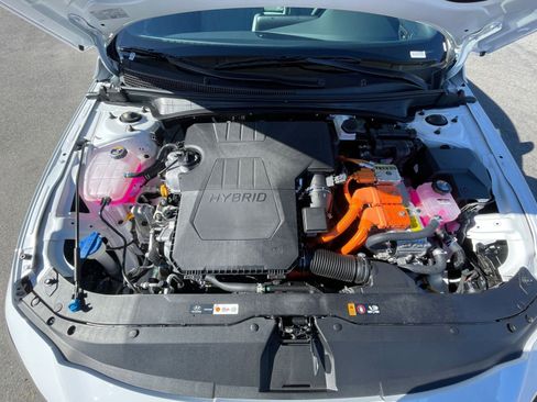 Used 2025 Hyundai Elantra Limited image 32