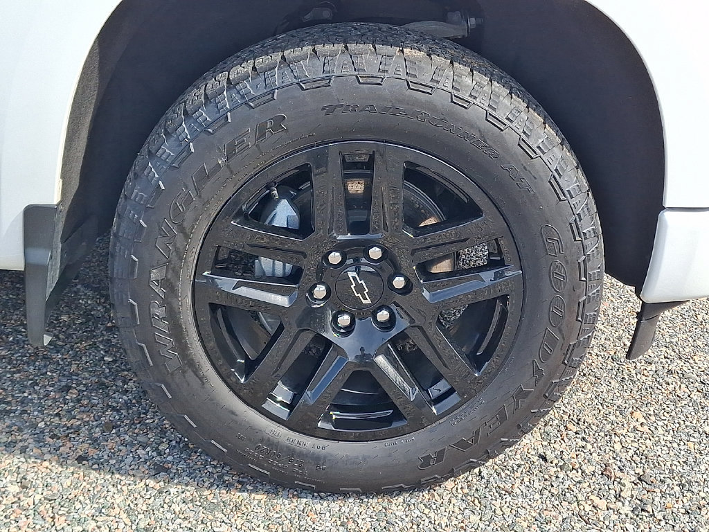 Used 2024 Chevrolet Silverado 1500 Custom w/ Turbomax Blackout Package AWD/4WD image 11