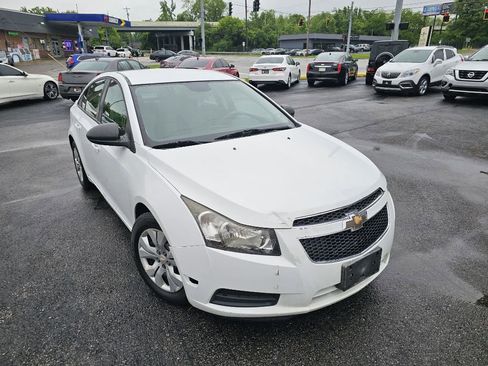 Used 2014 Chevrolet Cruze LS FWD image 3