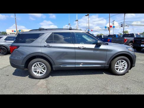 Certified 2025 Ford Explorer Active AWD/4WD image 9