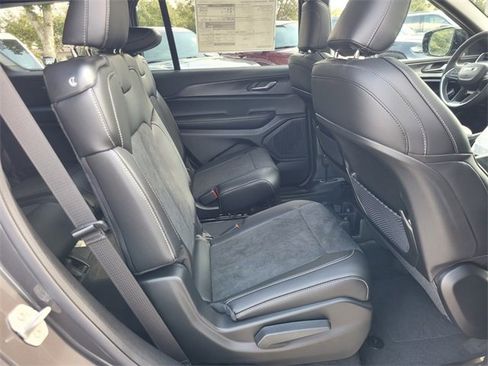 New 2025 Jeep Grand Cherokee L Altitude image 15