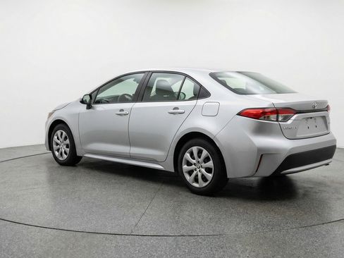 Used 2025 Toyota Corolla LE FWD image 6