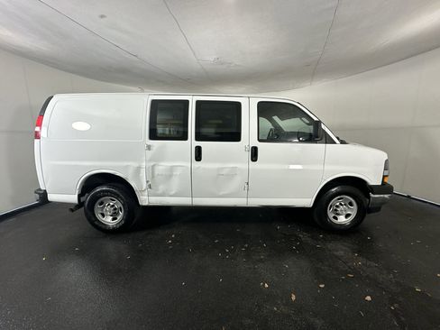 Used 2022 Chevrolet Express 2500 w/ Driver Convenience Package image 13