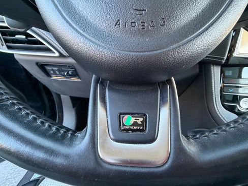 Used 2019 Jaguar F-PACE R-Sport image 17