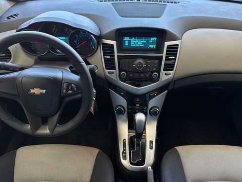 Used 2016 Chevrolet Cruze LS FWD image 13