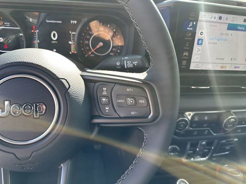 New 2025 Jeep Gladiator Sport AWD/4WD image 31