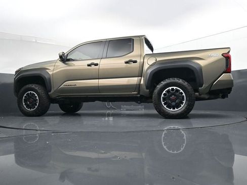 Used 2024 Toyota Tacoma TRD Off-Road AWD/4WD image 31