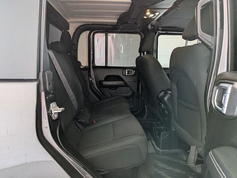 Used 2020 Jeep Gladiator Overland AWD/4WD image 31