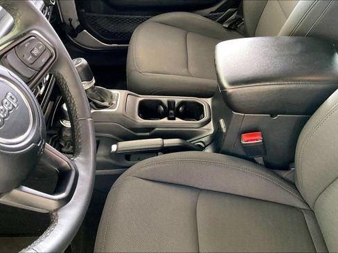 Used 2023 Jeep Gladiator Sport AWD/4WD image 13