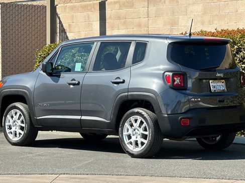 Used 2023 Jeep Renegade Latitude image 6