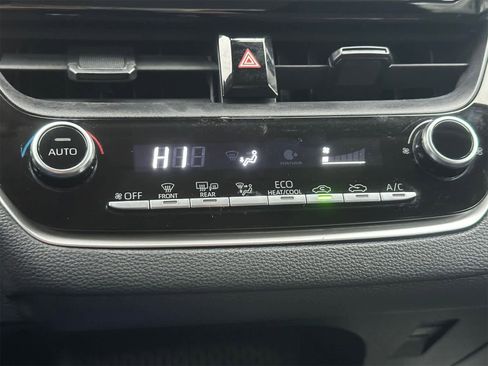 Used 2021 Toyota Corolla LE image 18