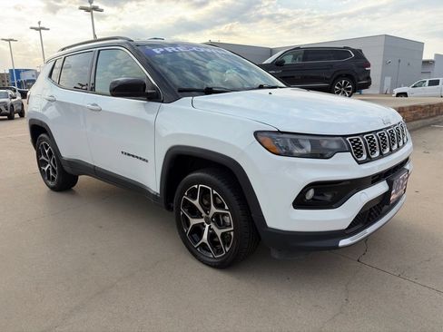 Used 2025 Jeep Compass Limited AWD/4WD image 4