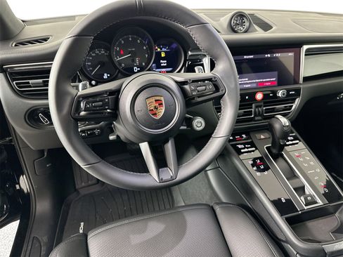 Certified 2026 Porsche Macan image 18
